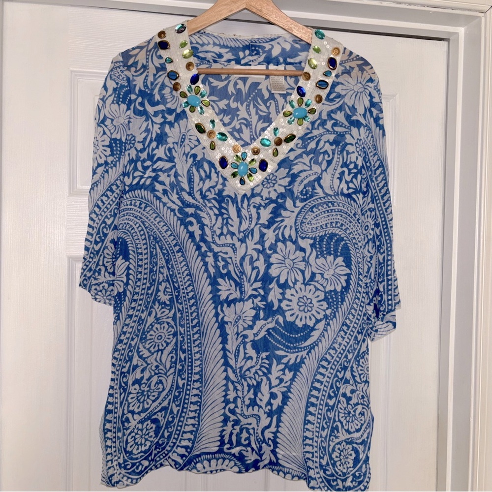 🟣4/$20 Soft Surroundings Beaded V-Neck Floral Blouse S Blue White Vacation Beach